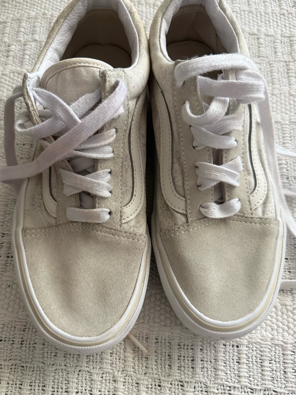 Vans Classic plat form Low-Top Sneakers in Light Beige and White